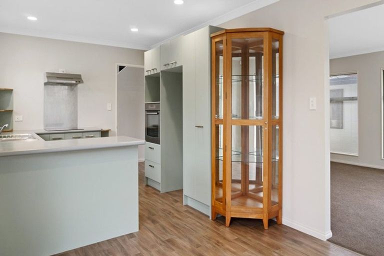 Photo of property in 6 Chadlington Avenue, Henderson, Auckland, 0612