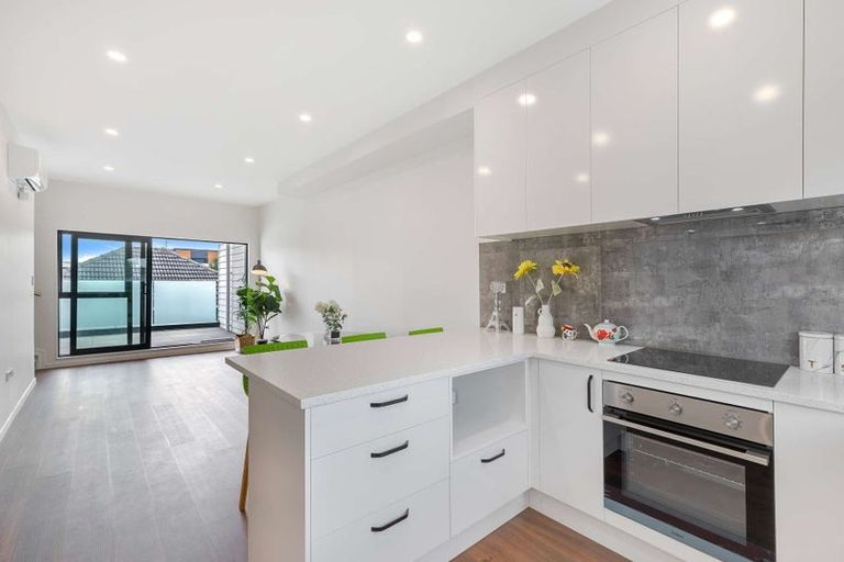 Photo of property in 3/68 Smythe Road, Henderson, Auckland, 0612