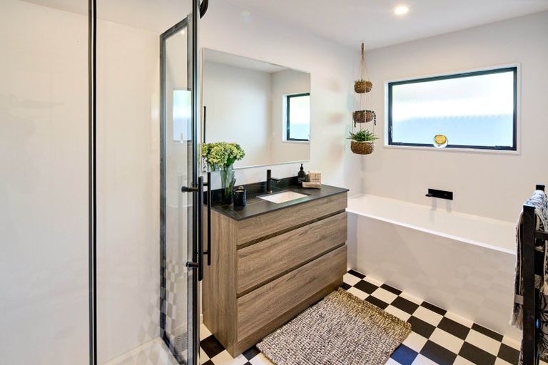 Photo of property in 33 Collingwood Street, Waterloo, Lower Hutt, 5011