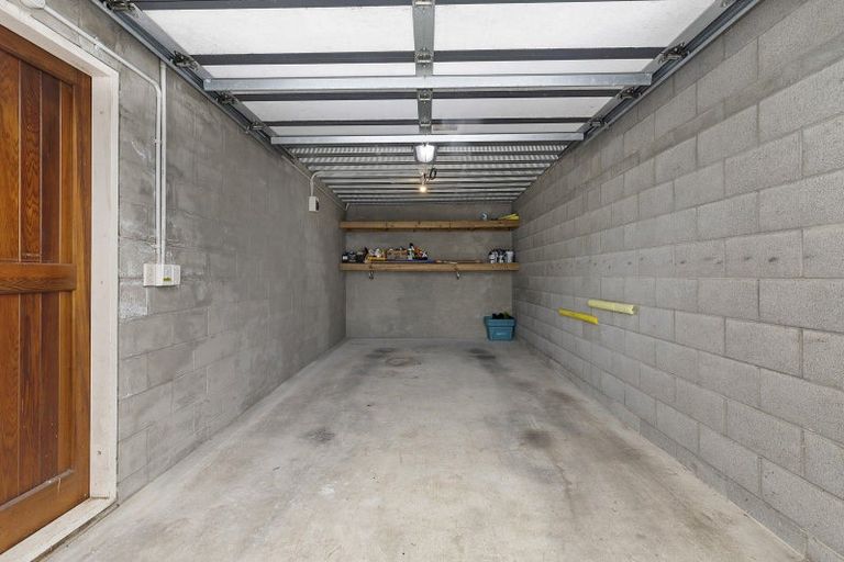 Photo of property in 26 Hawker Street, Mount Victoria, Wellington, 6011