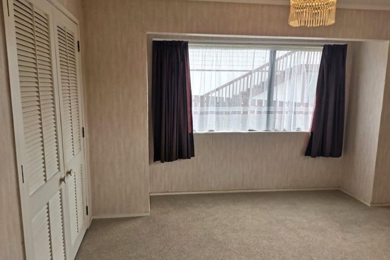 Photo of property in 1 Prion Place, One Tree Point, 0118