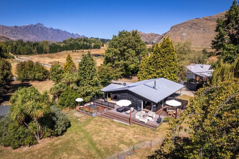 Photo of property in 38 Station Rise, Dalefield, Queenstown, 9371