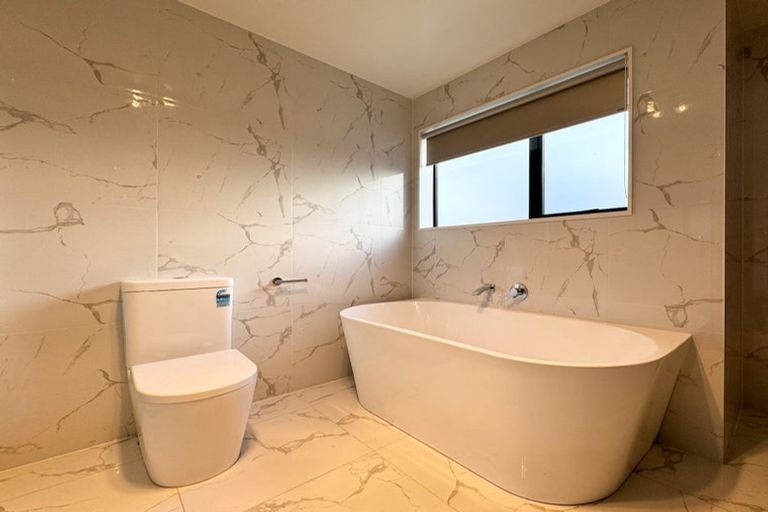 Photo of property in 6b St Catherine Crescent, West Harbour, Auckland, 0618