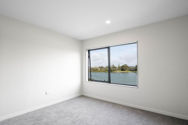 Photo of property in 9 Seaside Place, Pakuranga, Auckland, 2010