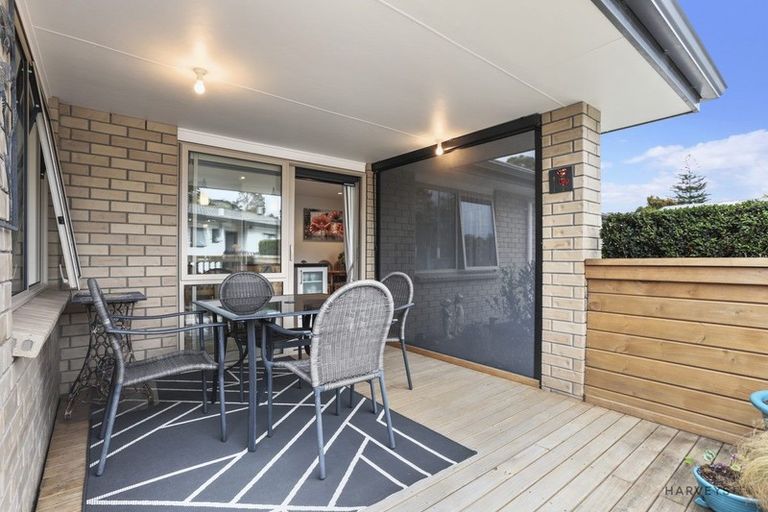 Photo of property in 48 Godley Road, Green Bay, Auckland, 0604