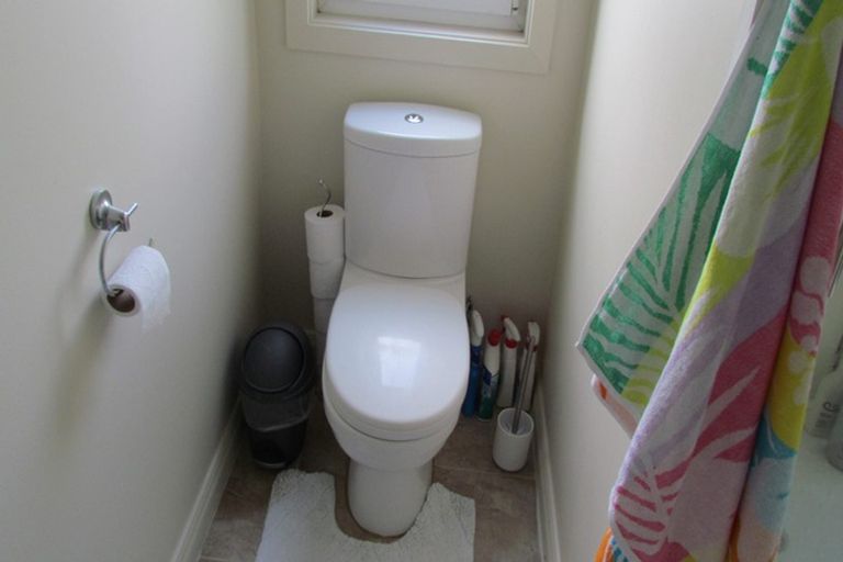 Photo of property in 1/20 Tetrarch Place, Totara Vale, Auckland, 0629