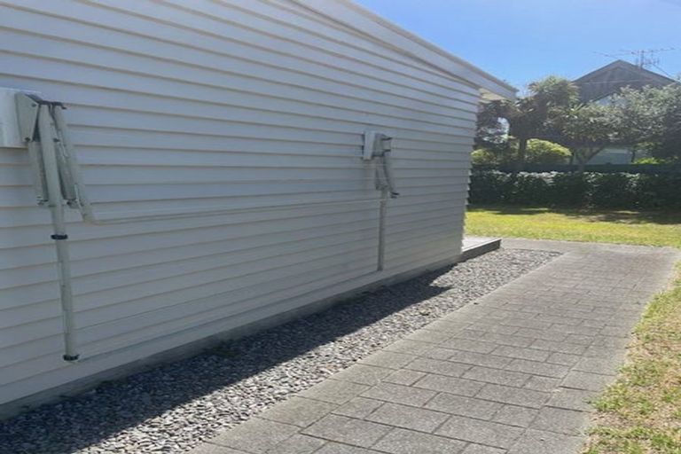Photo of property in 21 Rauparaha Street, Waikanae Beach, Waikanae, 5036
