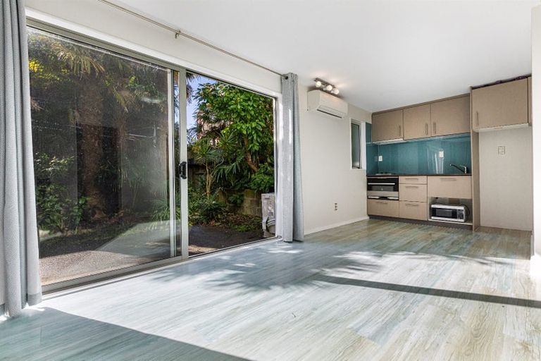 Photo of property in 70a Verran Road, Birkdale, Auckland, 0626