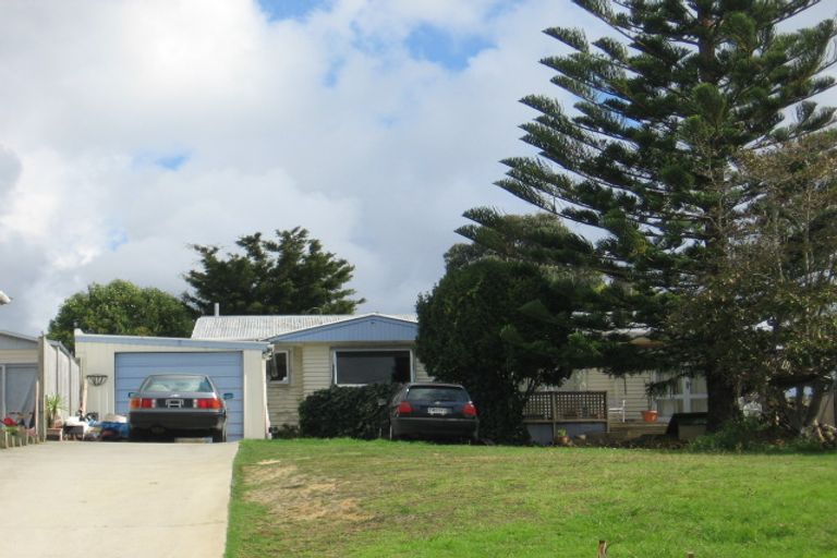 Photo of property in 24a Beaubank Road, Kelston, Auckland, 0602