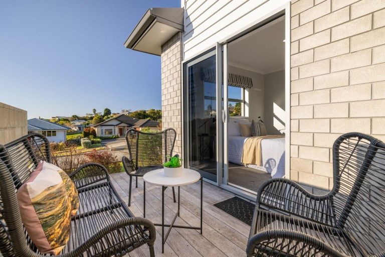 Photo of property in 111 Oteki Park Drive, Welcome Bay, Tauranga, 3112