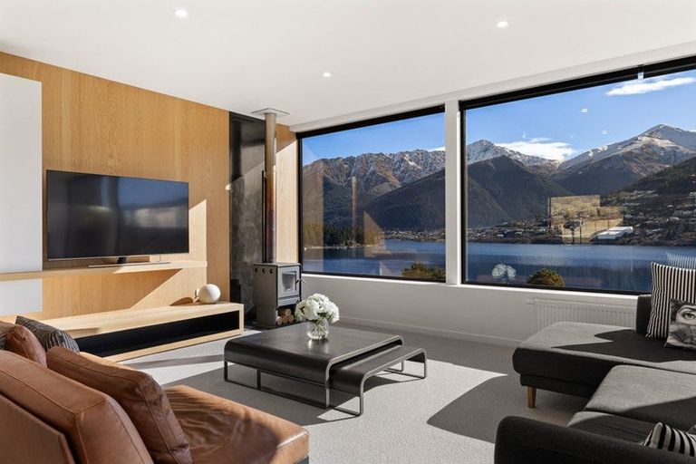 Photo of property in 594 Peninsula Road, Kelvin Heights, Queenstown, 9300
