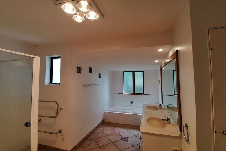 Photo of property in 1/90 Target Road, Totara Vale, Auckland, 0629