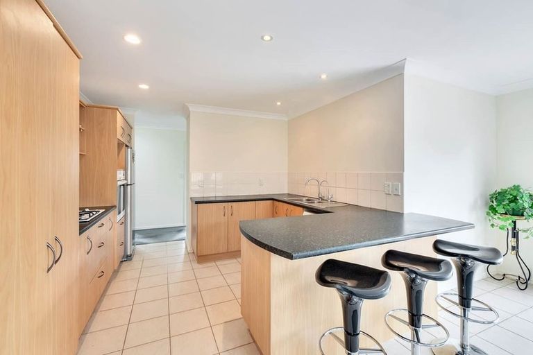 Photo of property in 12 Parkcrest Drive, Henderson, Auckland, 0612