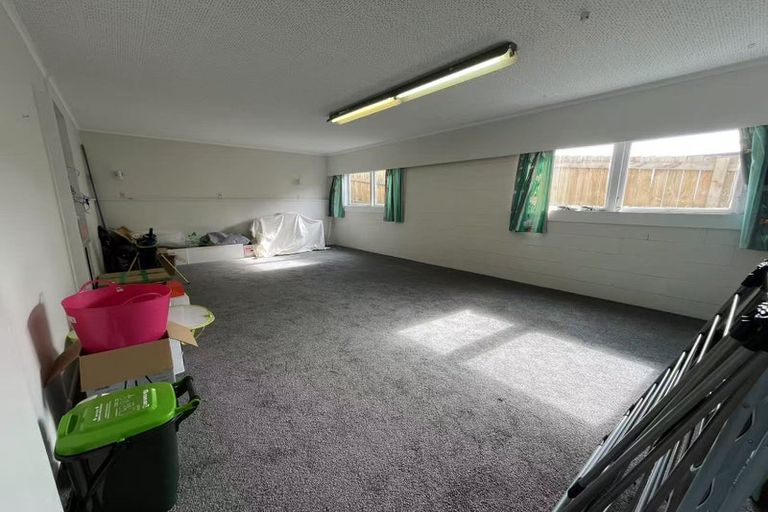 Photo of property in 1 Clematis Avenue, Murrays Bay, Auckland, 0630