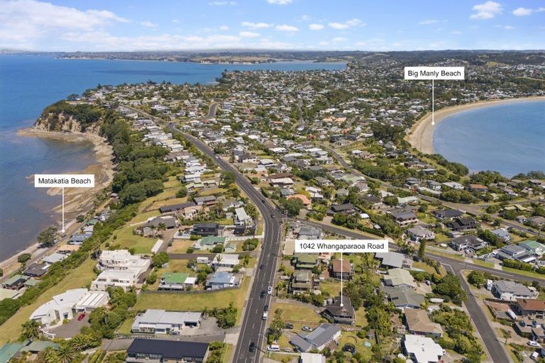 Photo of property in 1042 Whangaparaoa Road, Tindalls Beach, Whangaparaoa, 0930