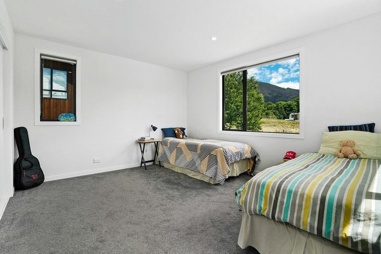 Photo of property in 137 Meadowstone Drive, Wanaka, 9305