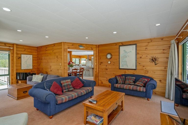 Photo of property in 86 Hahei Beach Road, Hahei, Whitianga, 3591