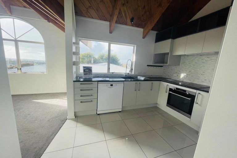 Photo of property in 1/85 Ocean View Road, Hillcrest, Auckland, 0627