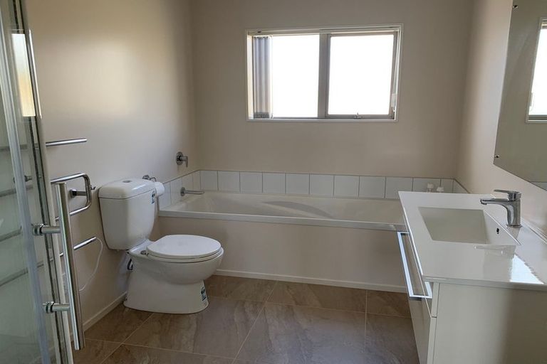 Photo of property in 12 Havana Rise, Grenada Village, Wellington, 6037