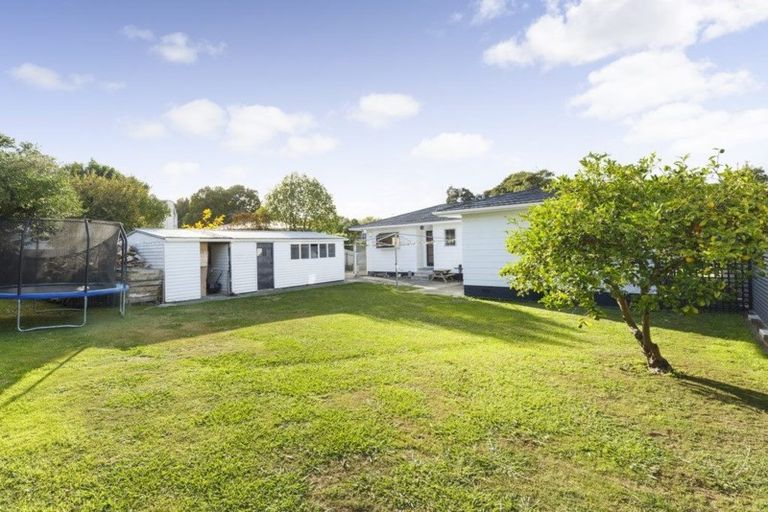 Photo of property in 27 Pinedale Parade, Milson, Palmerston North, 4414