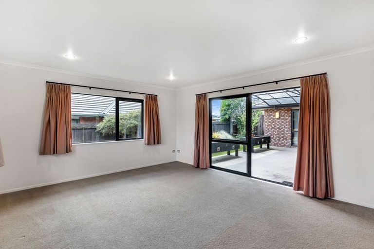 Photo of property in 21 Mandalay Place, Waiuku, 2123