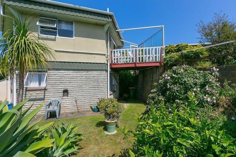 Photo of property in 1/4 Scott Street, Moturoa, New Plymouth, 4310