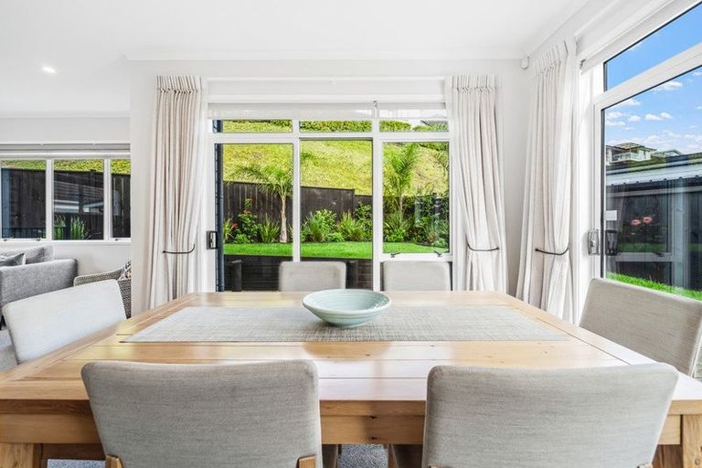 Photo of property in 92 Arran Point Parade, Orewa, 0931