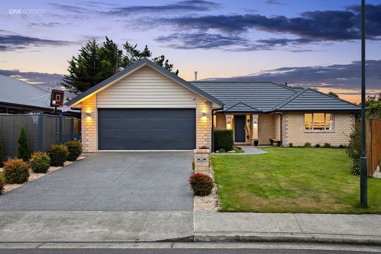 Photo of property in 19 Franklin Drive, Rangiora, 7400