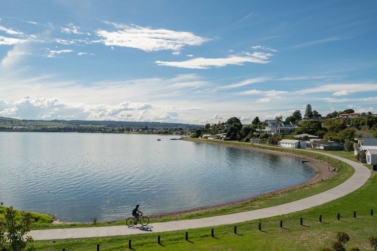 Photo of property in 8/2 Lowell Place, Waipahihi, Taupo, 3330