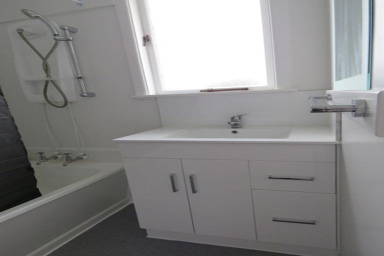 Photo of property in 28 Nile Road, Kelston, Auckland, 0602