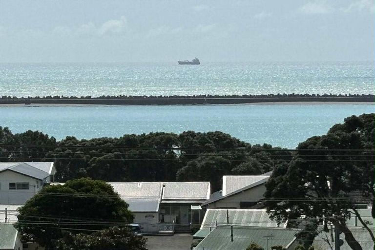 Photo of property in 11 South Road, Moturoa, New Plymouth, 4310