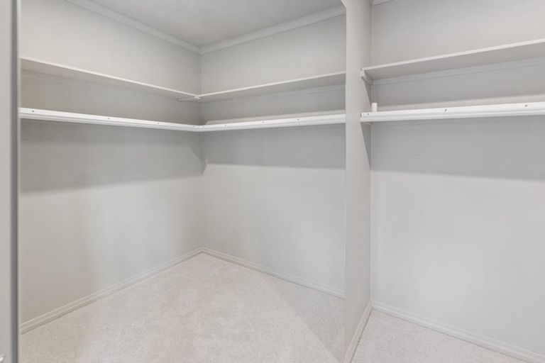 Photo of property in 27 Johnstone Drive, Fitzherbert, Palmerston North, 4410