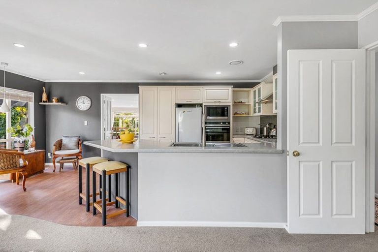 Photo of property in 5 Bronte Place, Somerville, Auckland, 2014