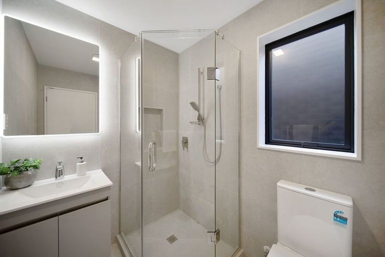 Photo of property in 3 Taipahitini Road, Rosehill, 2113