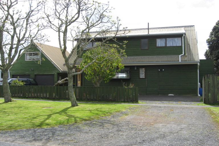 Photo of property in 72 The Terrace, Herald Island, Auckland, 0618