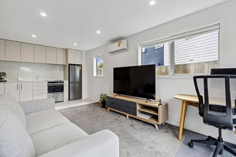 Photo of property in 9/22 Denver Avenue, Sunnyvale, Auckland, 0612