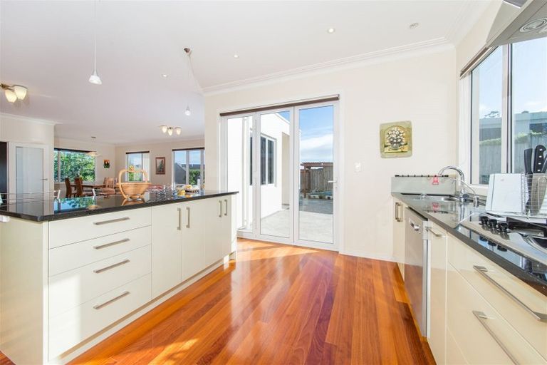 Photo of property in 35 Eynsham Court, Dannemora, Auckland, 2016