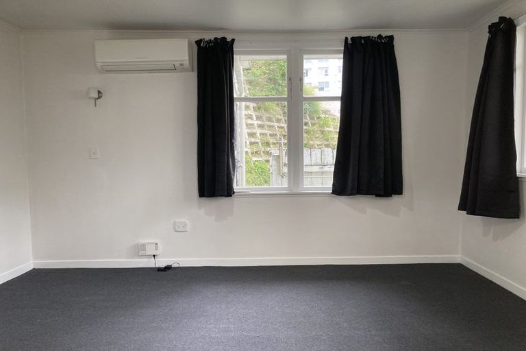 Photo of property in 1 Baring Street, Oriental Bay, Wellington, 6011