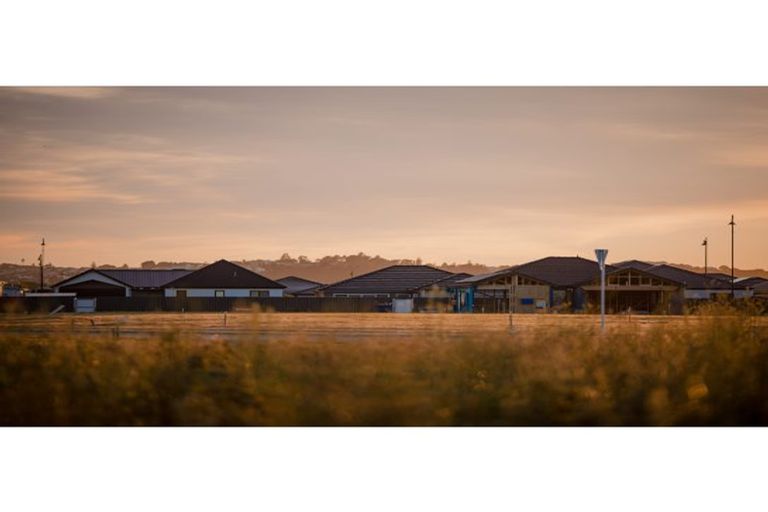 Photo of property in 13 Tutira Place, Poraiti, 4112