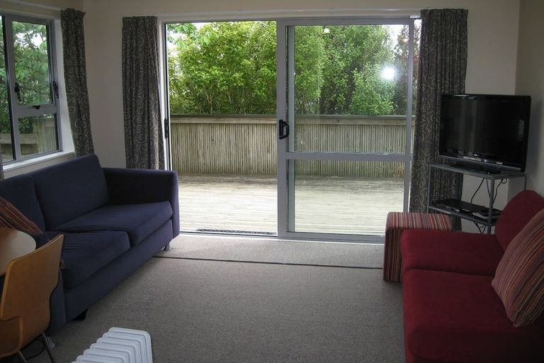 Photo of property in 47 Fitzpatrick Street, Newlands, Wellington, 6037