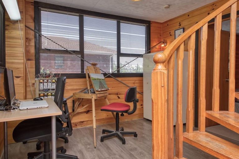 Photo of property in 98 Daffodil Street, Titirangi, Auckland, 0604