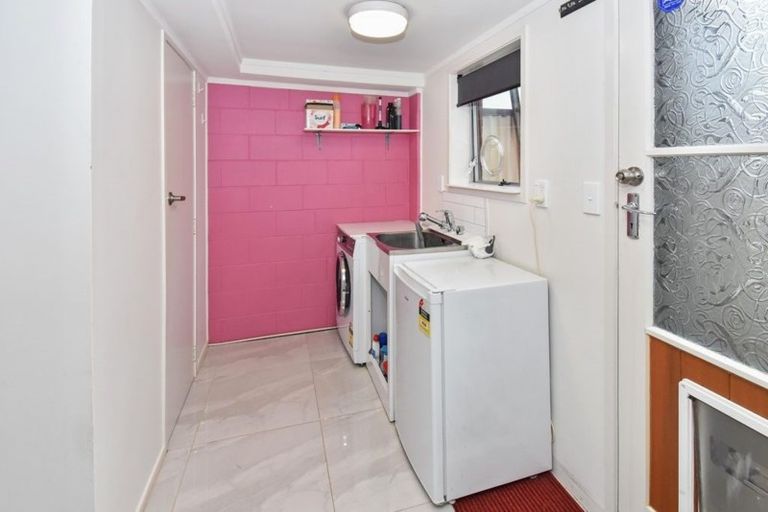 Photo of property in 1a Sikkim Crescent, Clover Park, Auckland, 2019