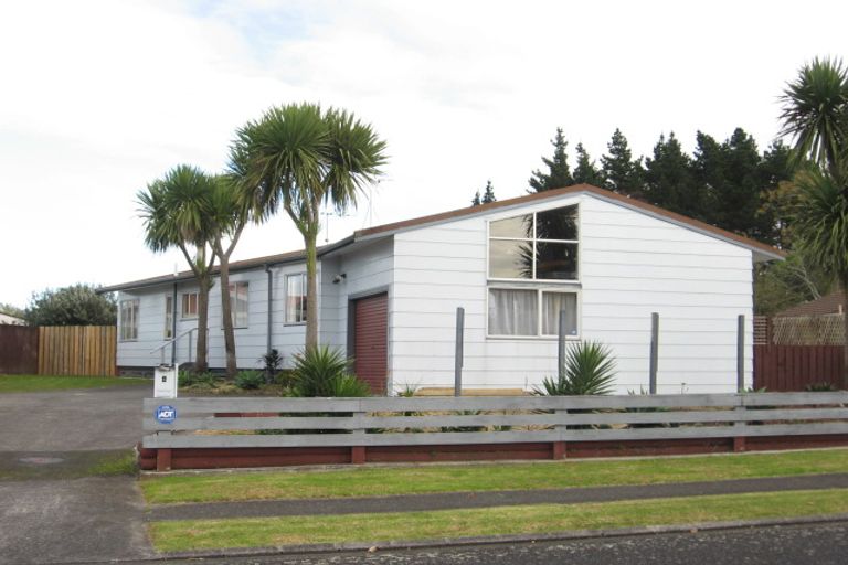 Photo of property in 4 Oakmont Place, Wattle Downs, Auckland, 2103