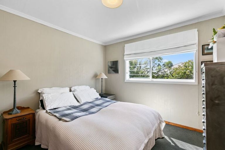 Photo of property in 60 Creswick Terrace, Northland, Wellington, 6012