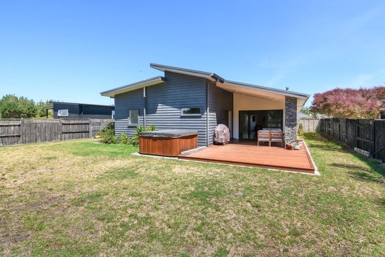 Photo of property in 28 Sandown Avenue, Himatangi Beach, Foxton, 4891