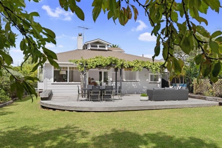 Photo of property in 8 Stafford Road, Northcote Point, Auckland, 0627