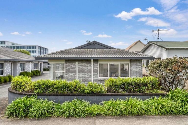 Photo of property in 37 Fourth Avenue, Tauranga, 3110