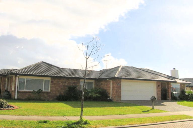 Photo of property in 12 Belcoo Crescent, East Tamaki, Auckland, 2013