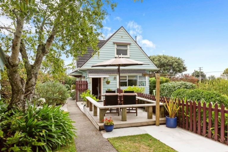 Photo of property in 66 Gilbert Street, New Plymouth, 4310