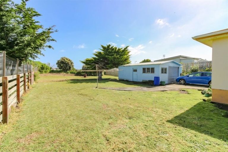 Photo of property in 105 Cornfoot Street, Castlecliff, Whanganui, 4501